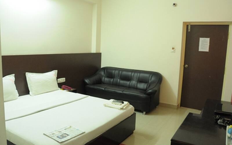 Hotel Tiranga Lodging, Pune 3